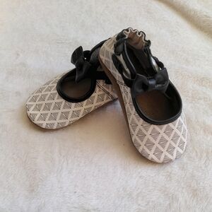 Robeez Stride Rite Leather Modern Diamond Bow Black White Baby Shoe 12-18 months